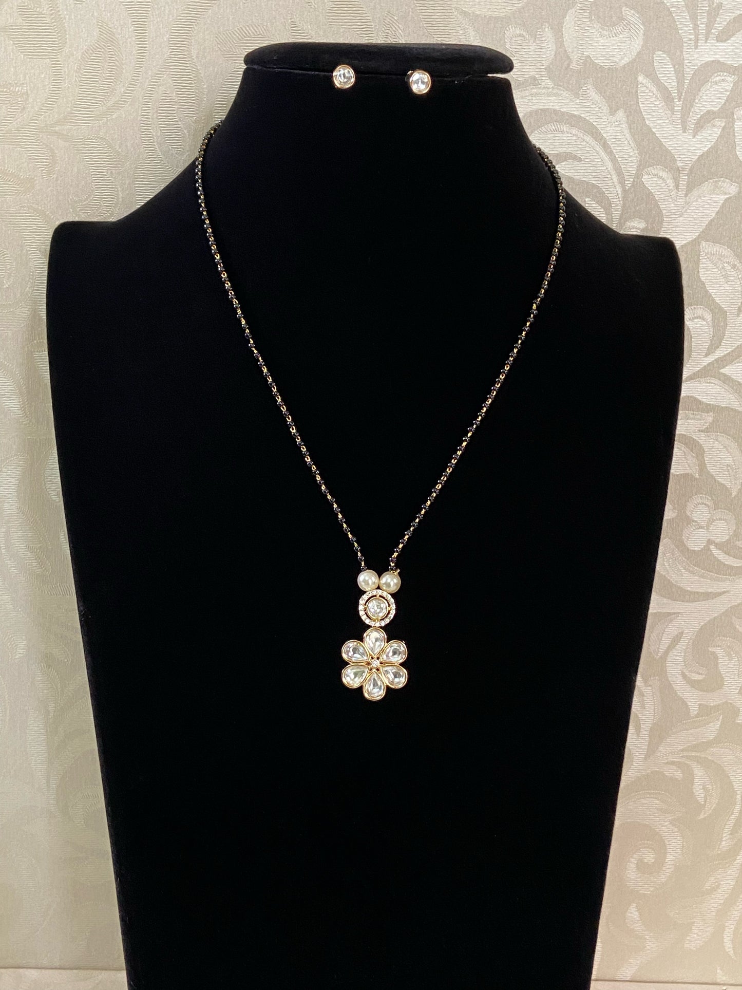 Kundan pendant mangalsutra | black beads necklace