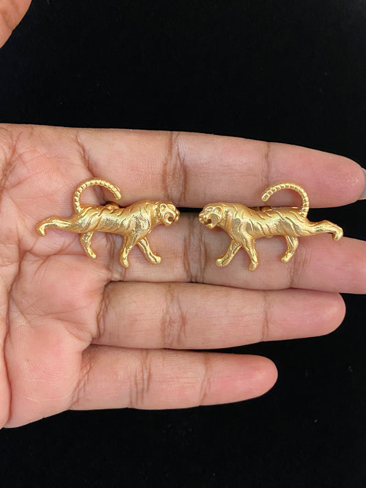 Tiger cufflinks | Luxurious Accessory