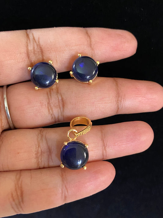 Simple Kundan Pendant Set