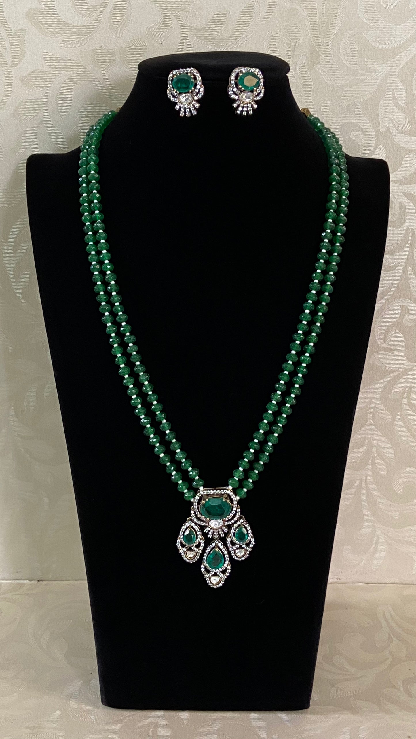 AD Victorian Pendant Onyx Beads Mala Necklace With Earrings