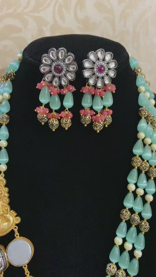 Exclusive statement necklace