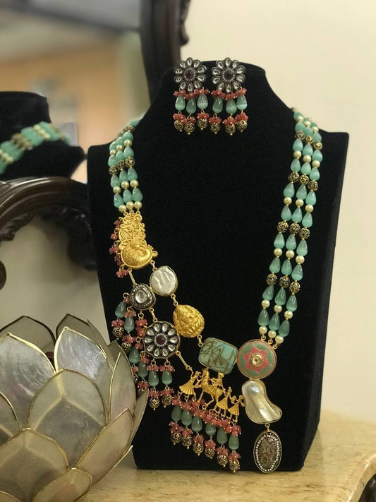 Exclusive statement necklace