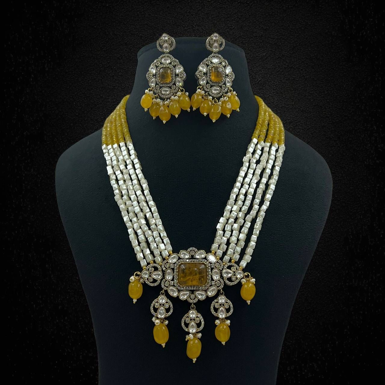 Doublet pendant necklace | Pearls necklace