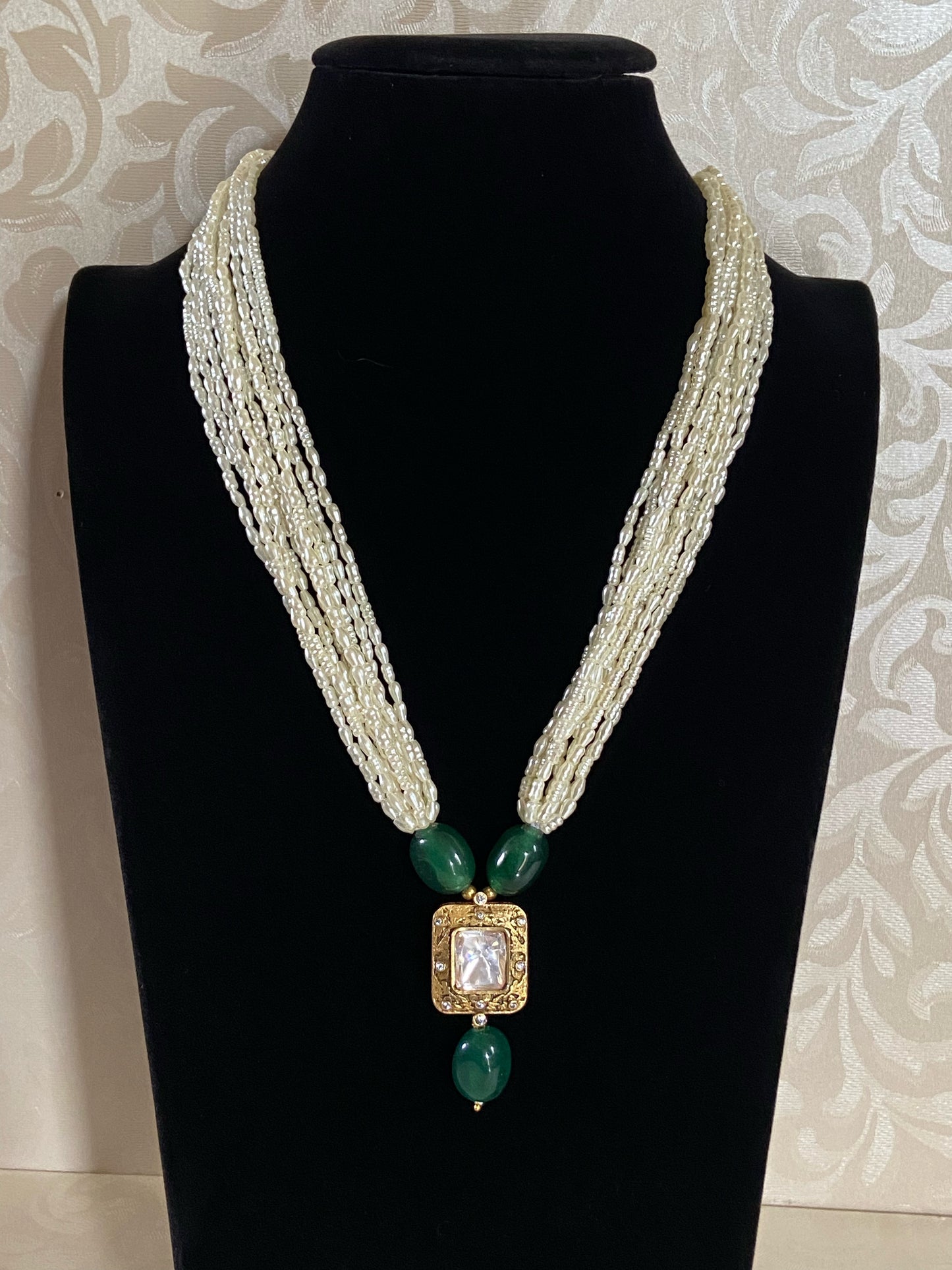 Pearl’s necklace with Kundan pendant | Simple Indian jewelry