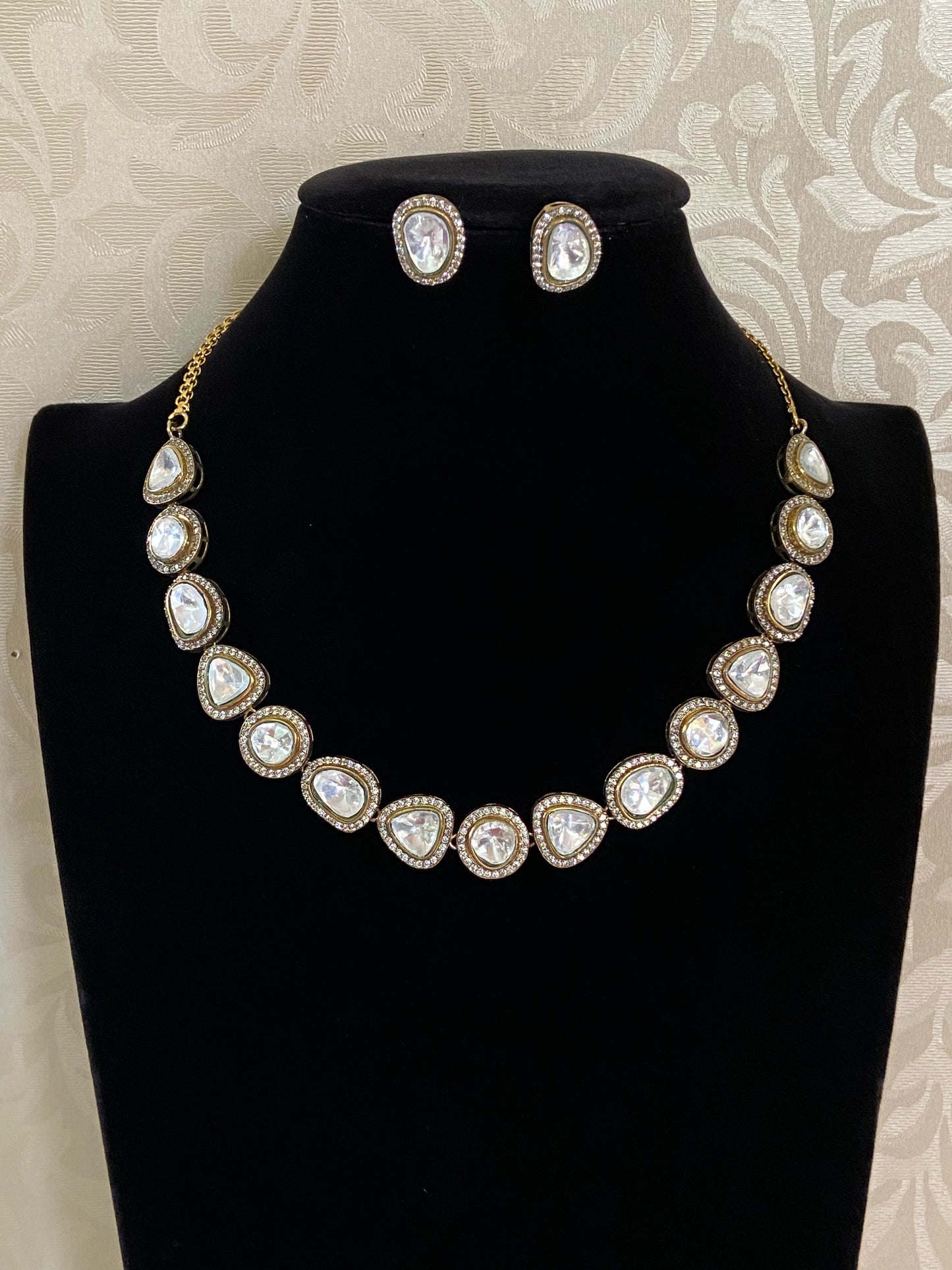 Kundan necklace | Simple Indian jewelry | Contemporary jewelry