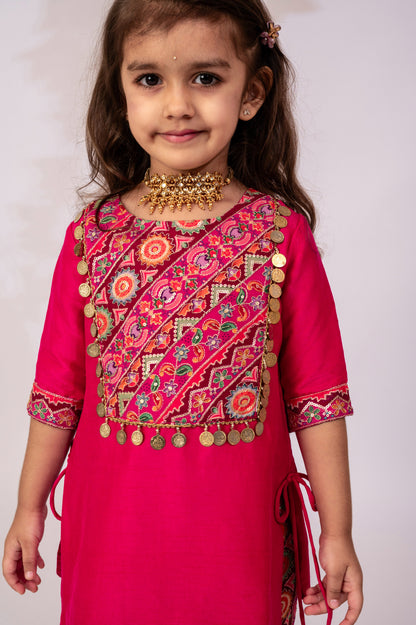 Girls Stunning Kurta & Printed Trouser