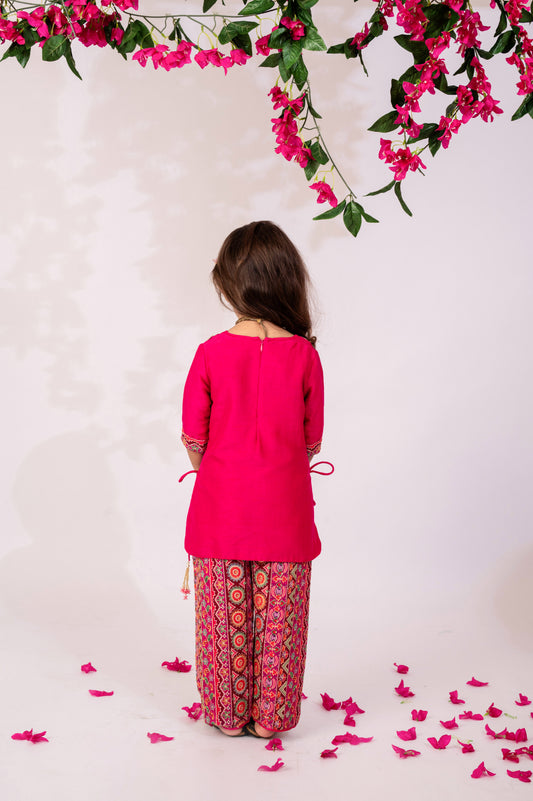 Girls Stunning Kurta & Printed Trouser