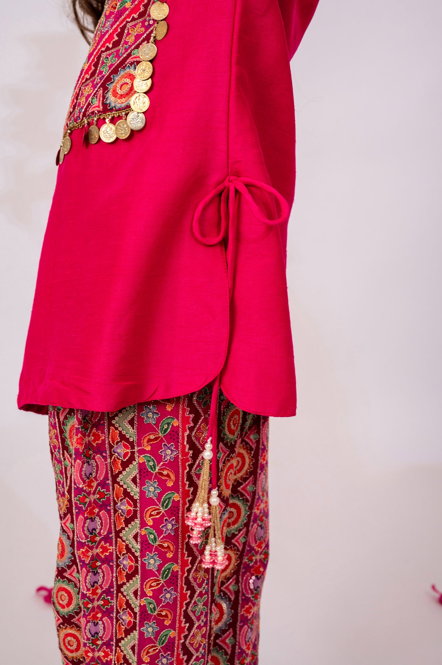 Girls Stunning Kurta & Printed Trouser