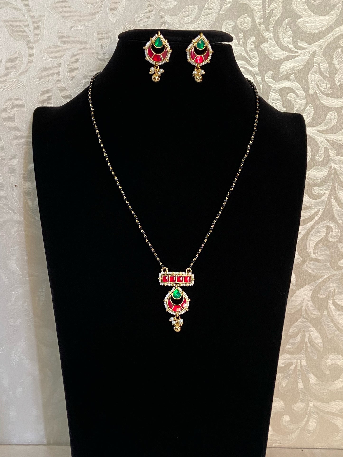 Jadau kundan mangalsutra | black beads necklace