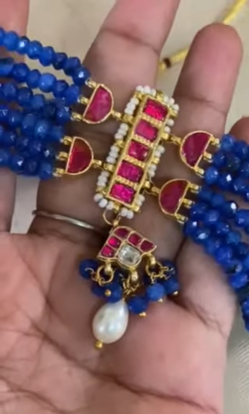 Simple Kundan Pendant Onxy Beads Choker Set