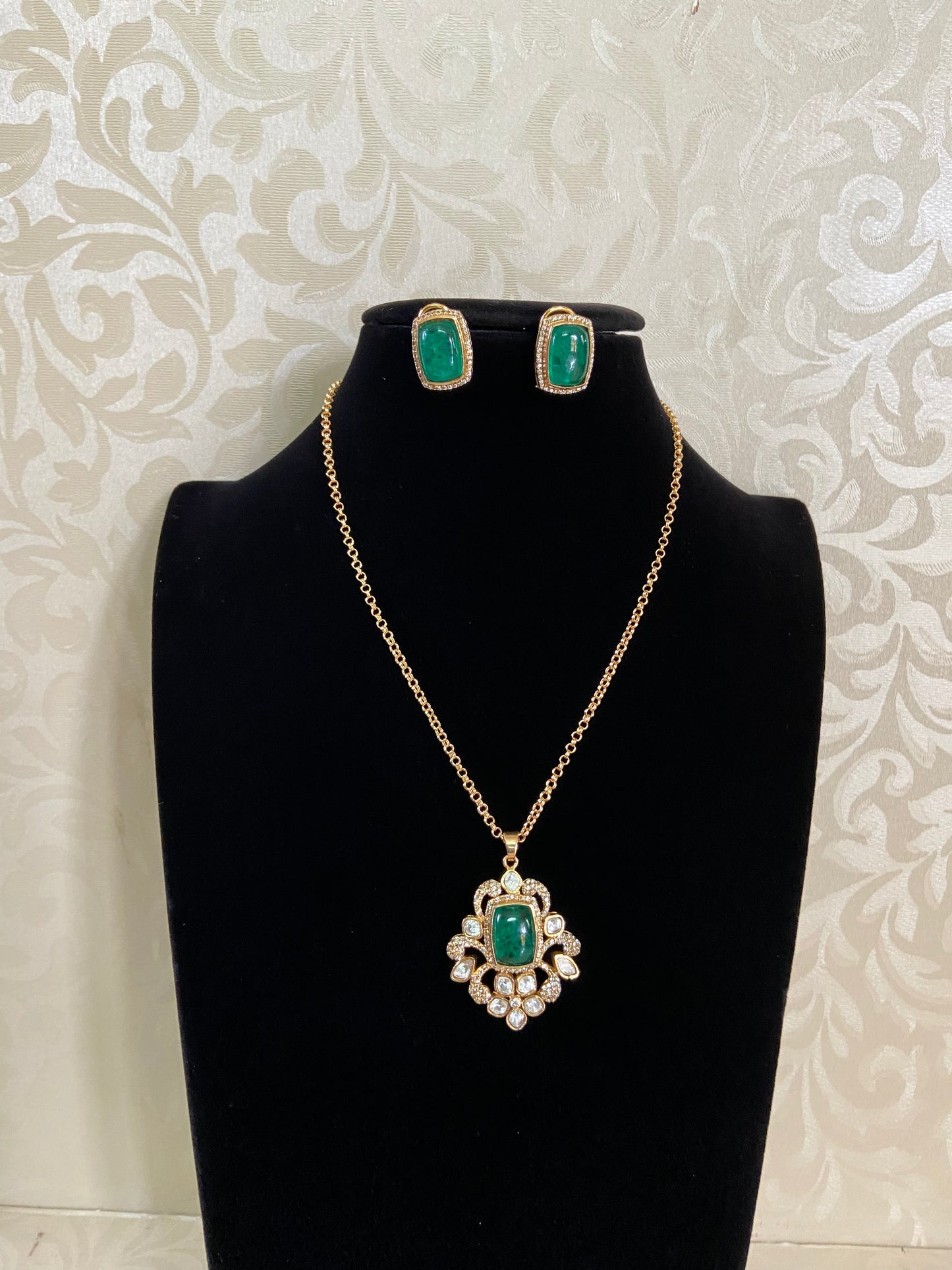 Polki Kundan Pendant Necklace | Simple Necklace With Studs