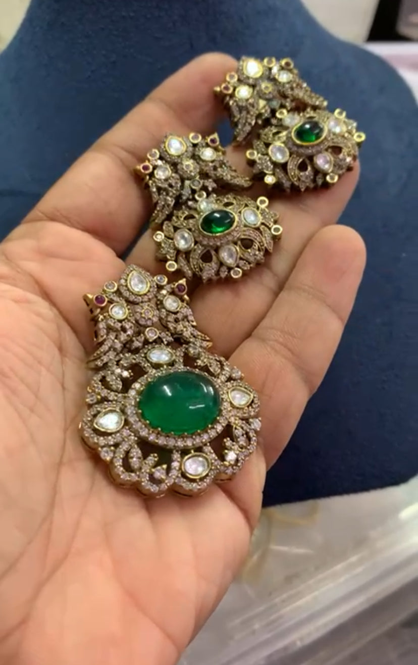 Antiquity Green Pendant & Earrings