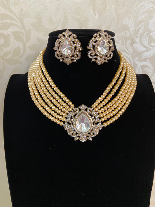 Victorian Pendant Golden Pearl Necklace