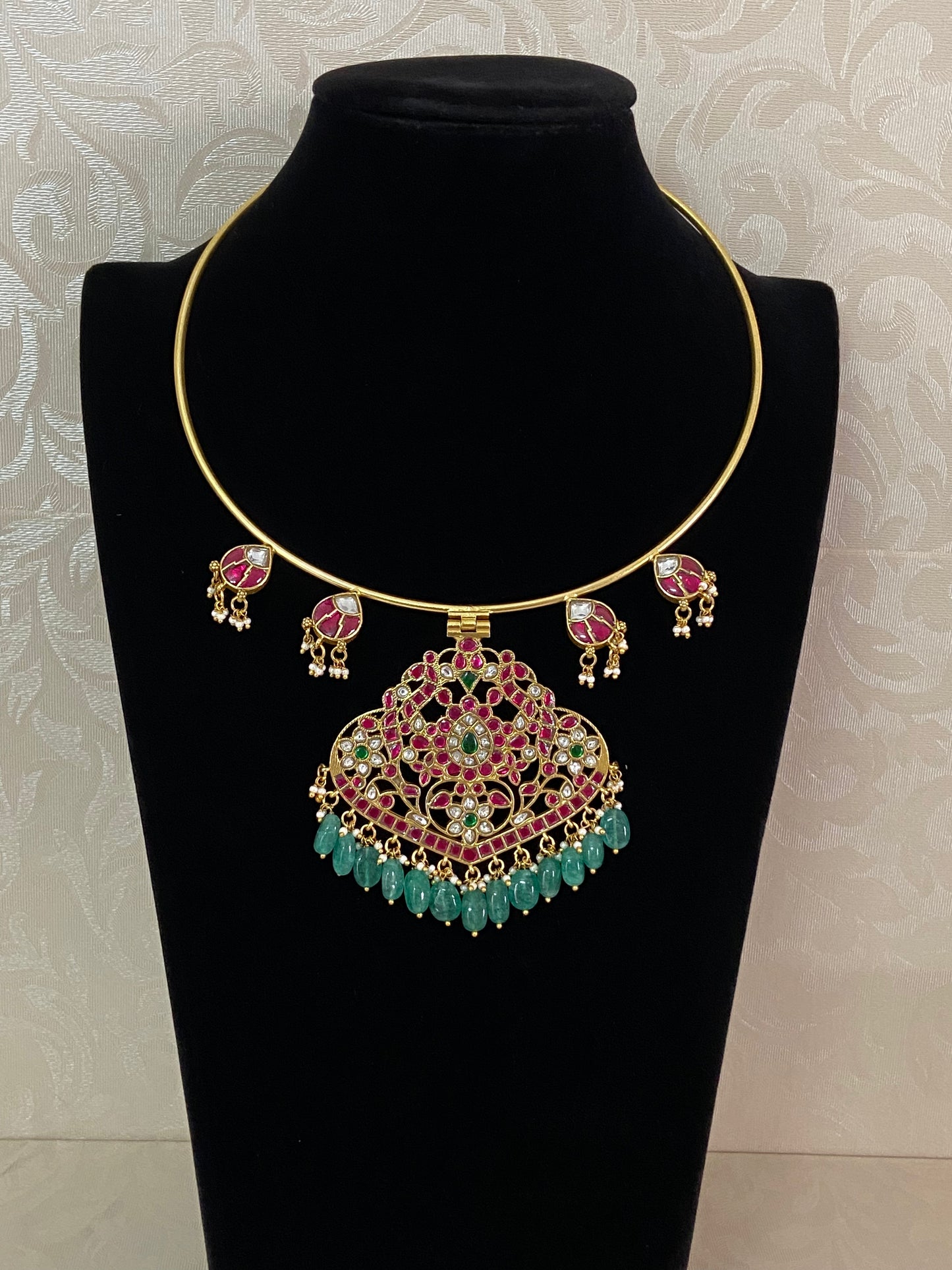 Jadau Kundan Pendant Hasli Necklace | Traditional Necklace In USA