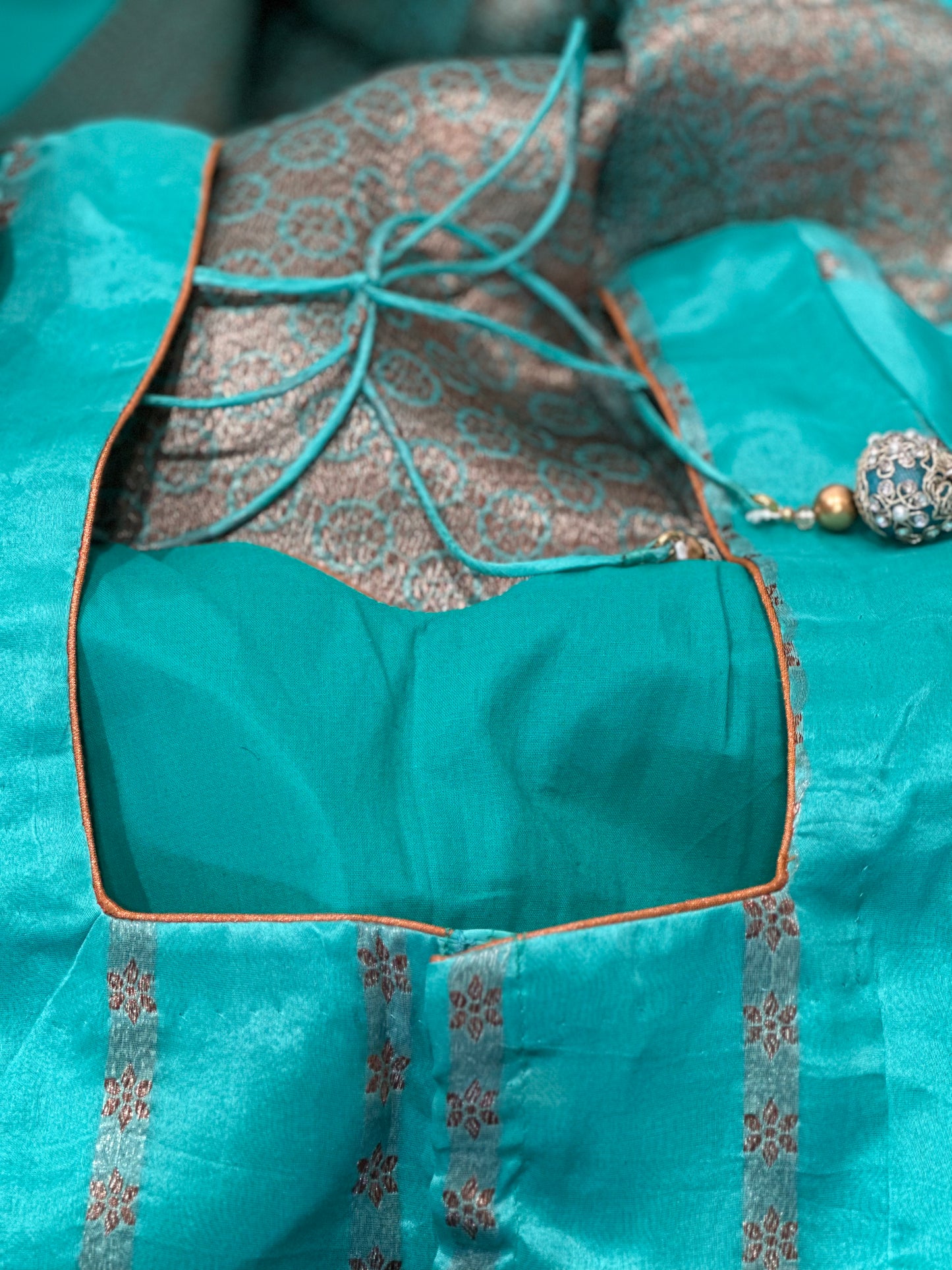 Kora Banaras Saree With Blouse