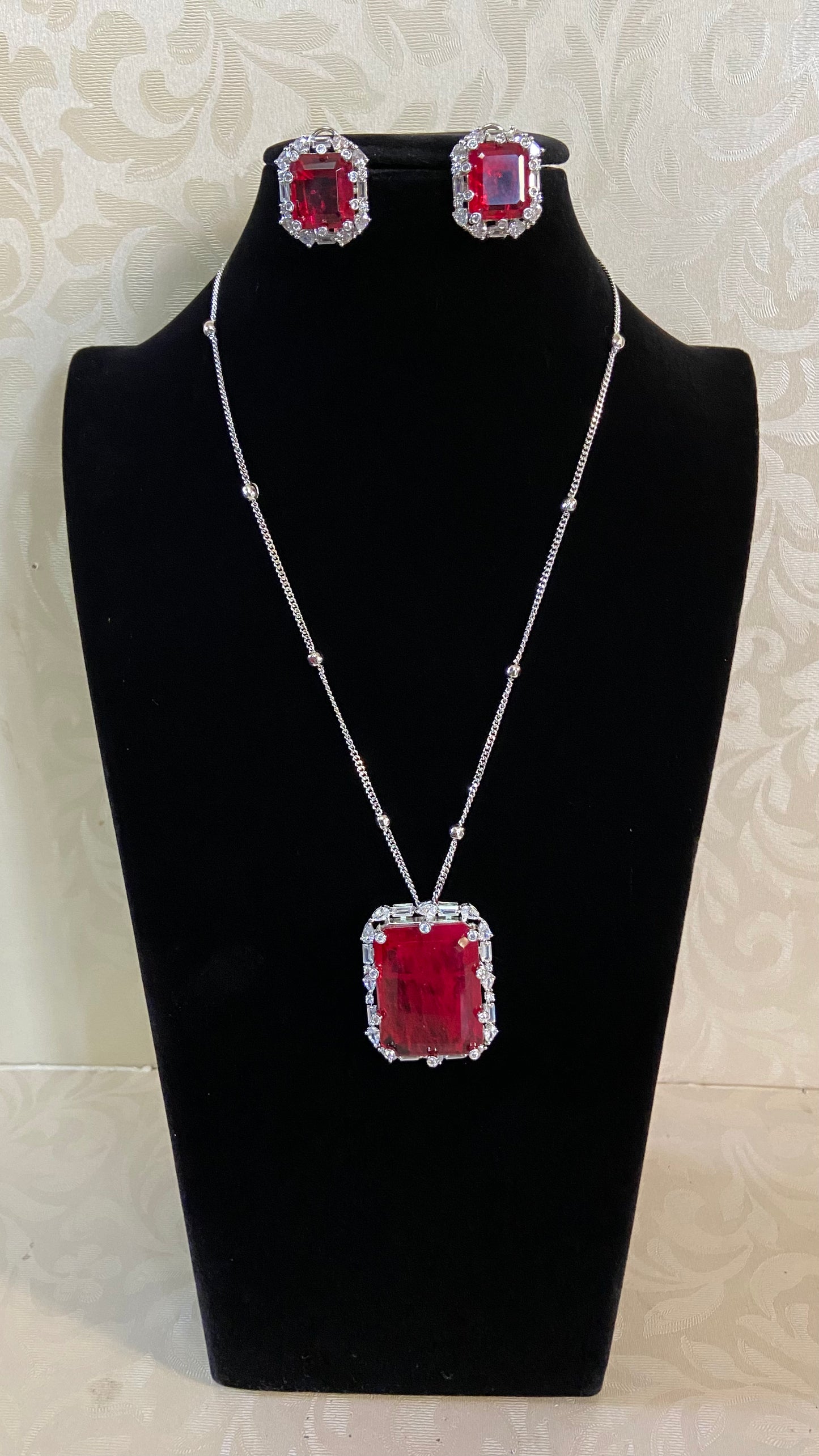 Doublet Pendant Chain With Studs | Simple Necklace