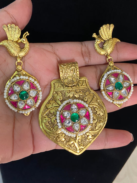 Antique Kundan Pendant & Earrings | Indian Pendant Set