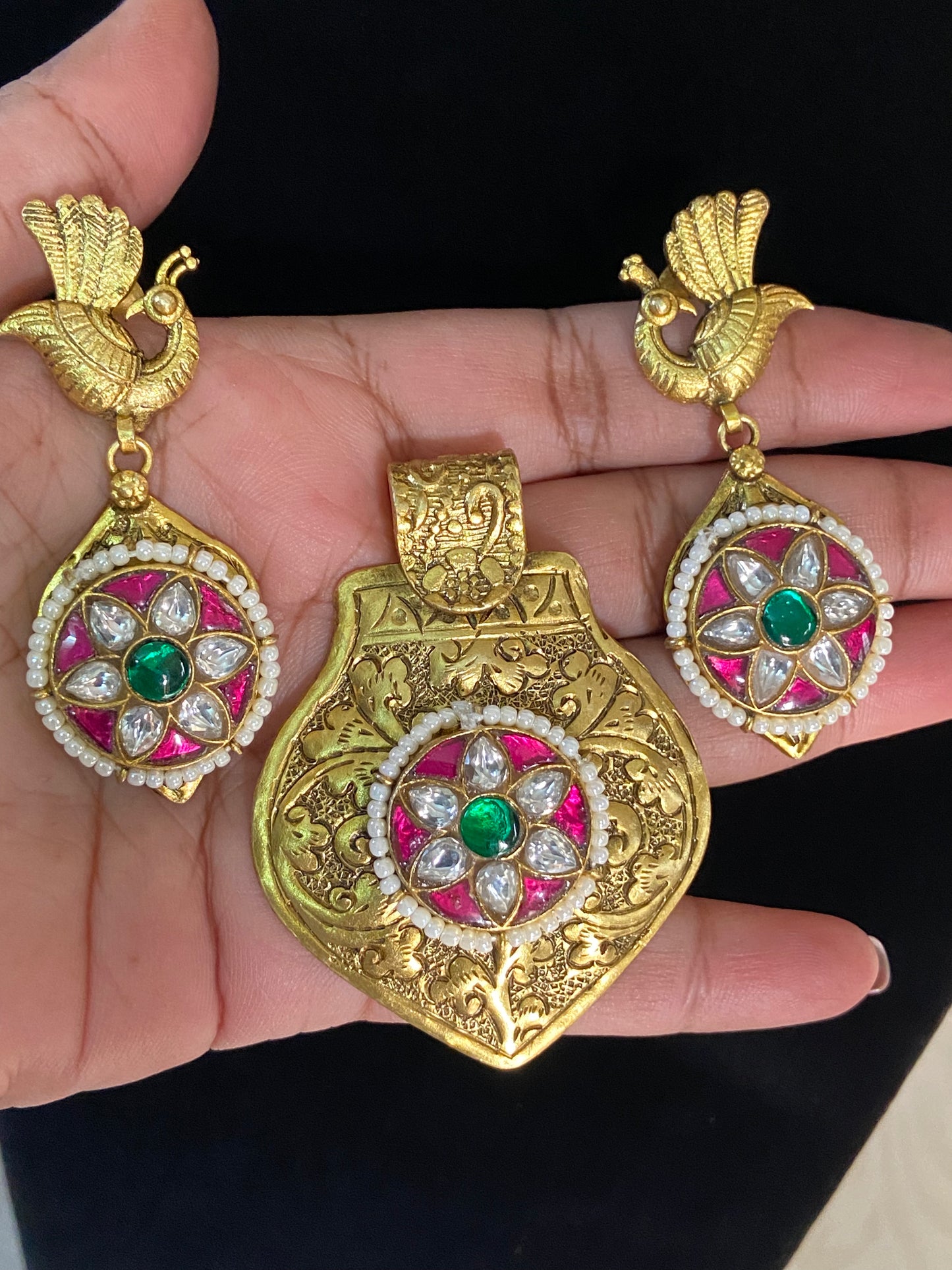 Antique Kundan Pendant & Earrings | Indian Pendant Set