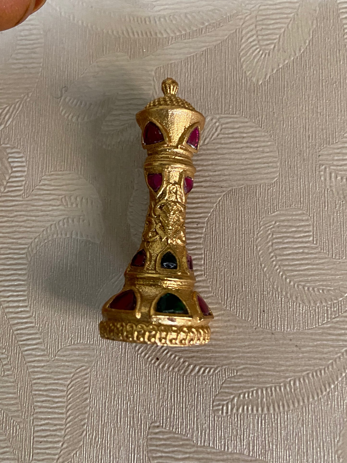 Designer Queen Brooch Pin | Luxurious Accessory | Multipurpose Pin | Gift idea