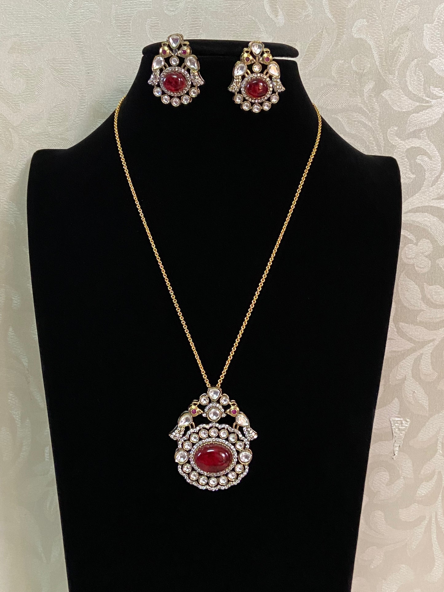 Victorian Pendant Neck Chain With Earring | Latest Necklace