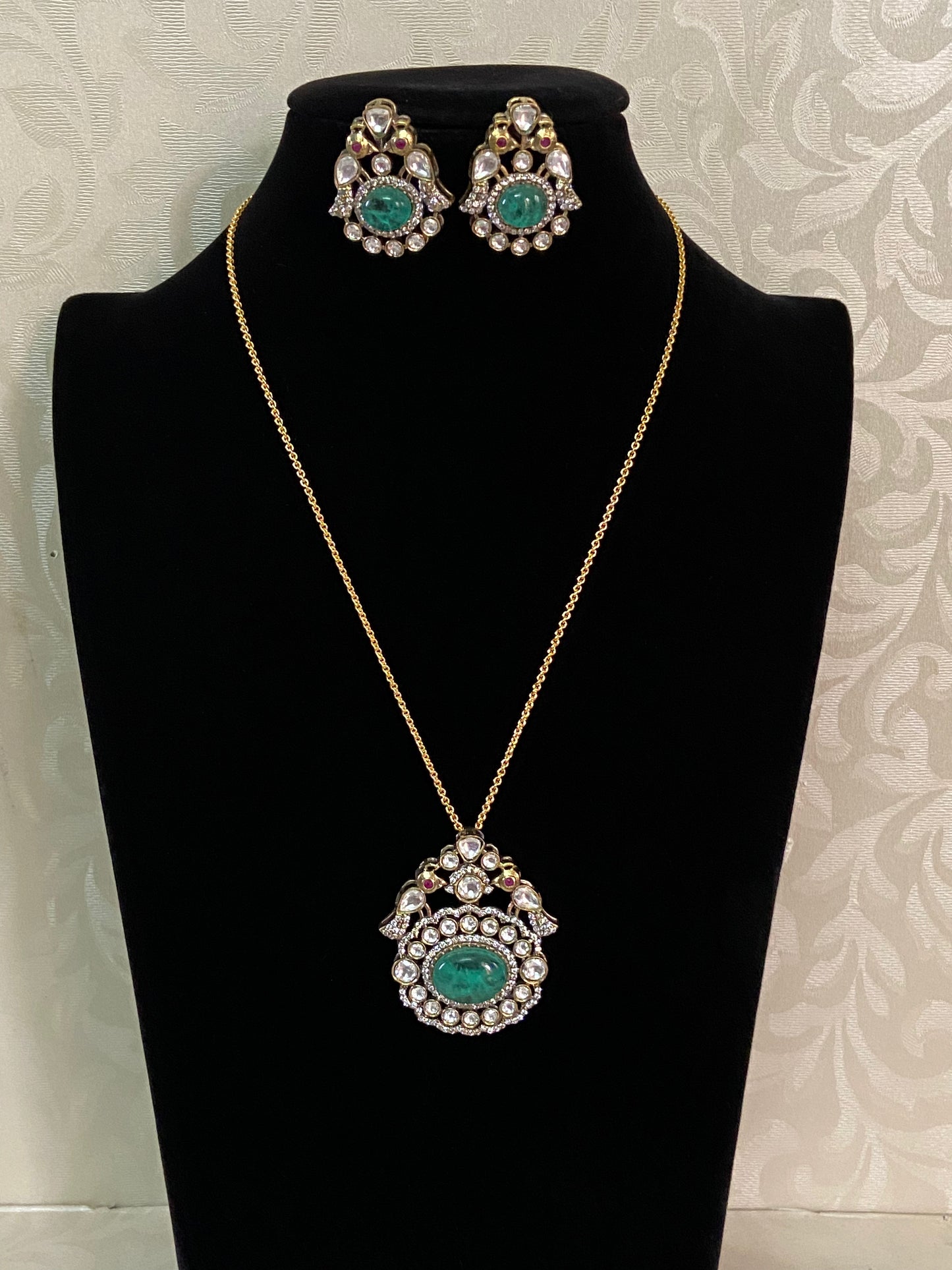 Victorian Pendant Neck Chain With Earring | Latest Necklace