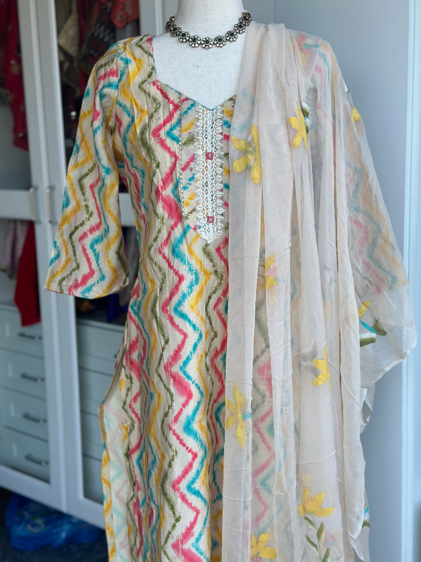 Muslin suit with chiffon dupatta | Chudidar | Simple party wear