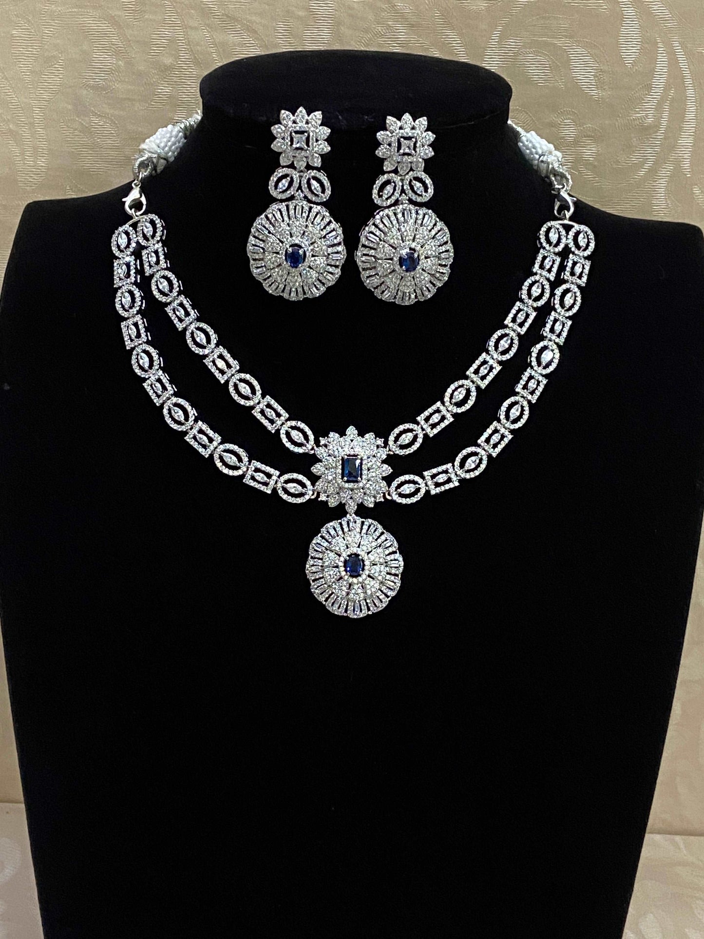 Diamond look necklace