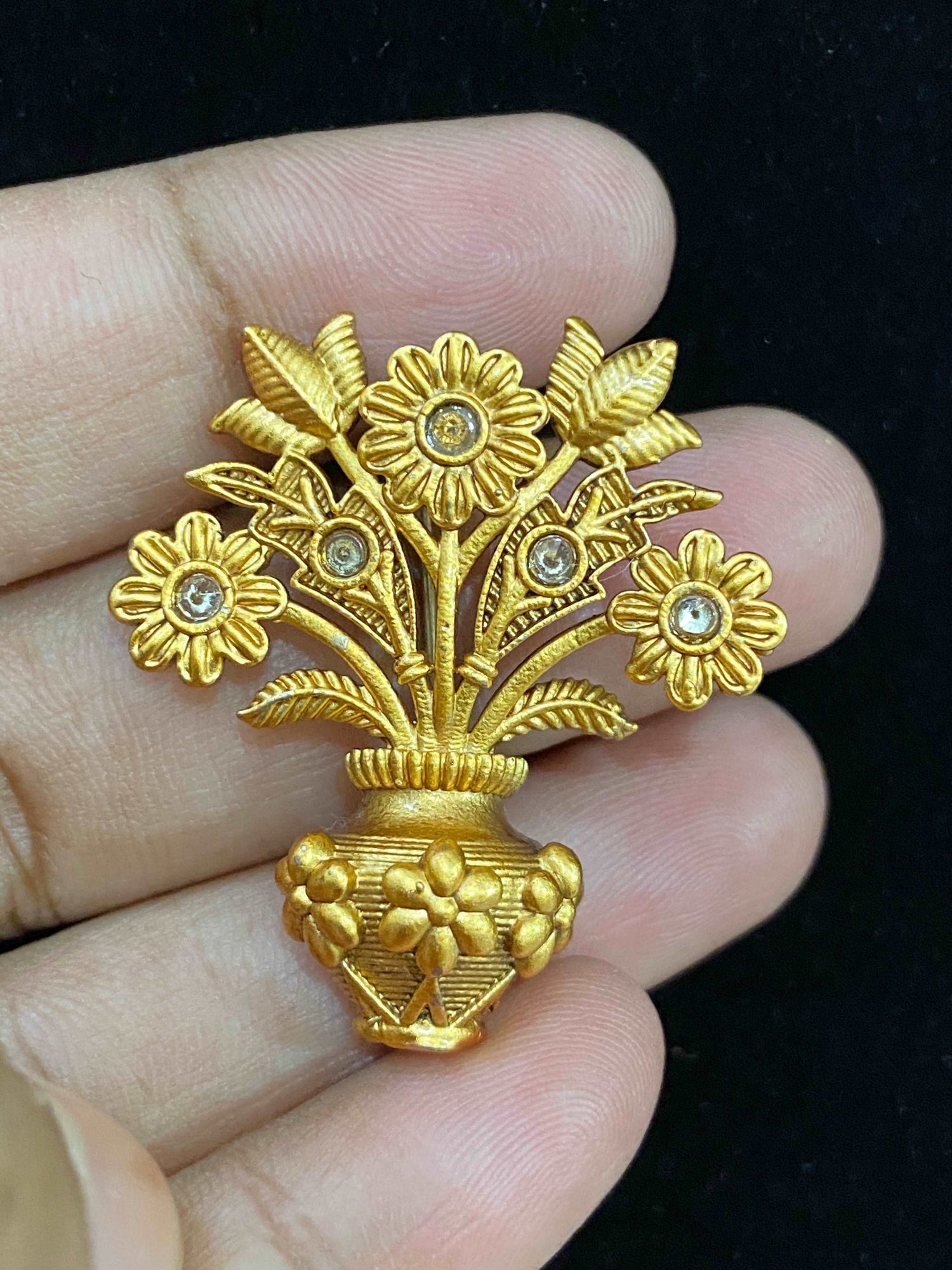 BROOCH