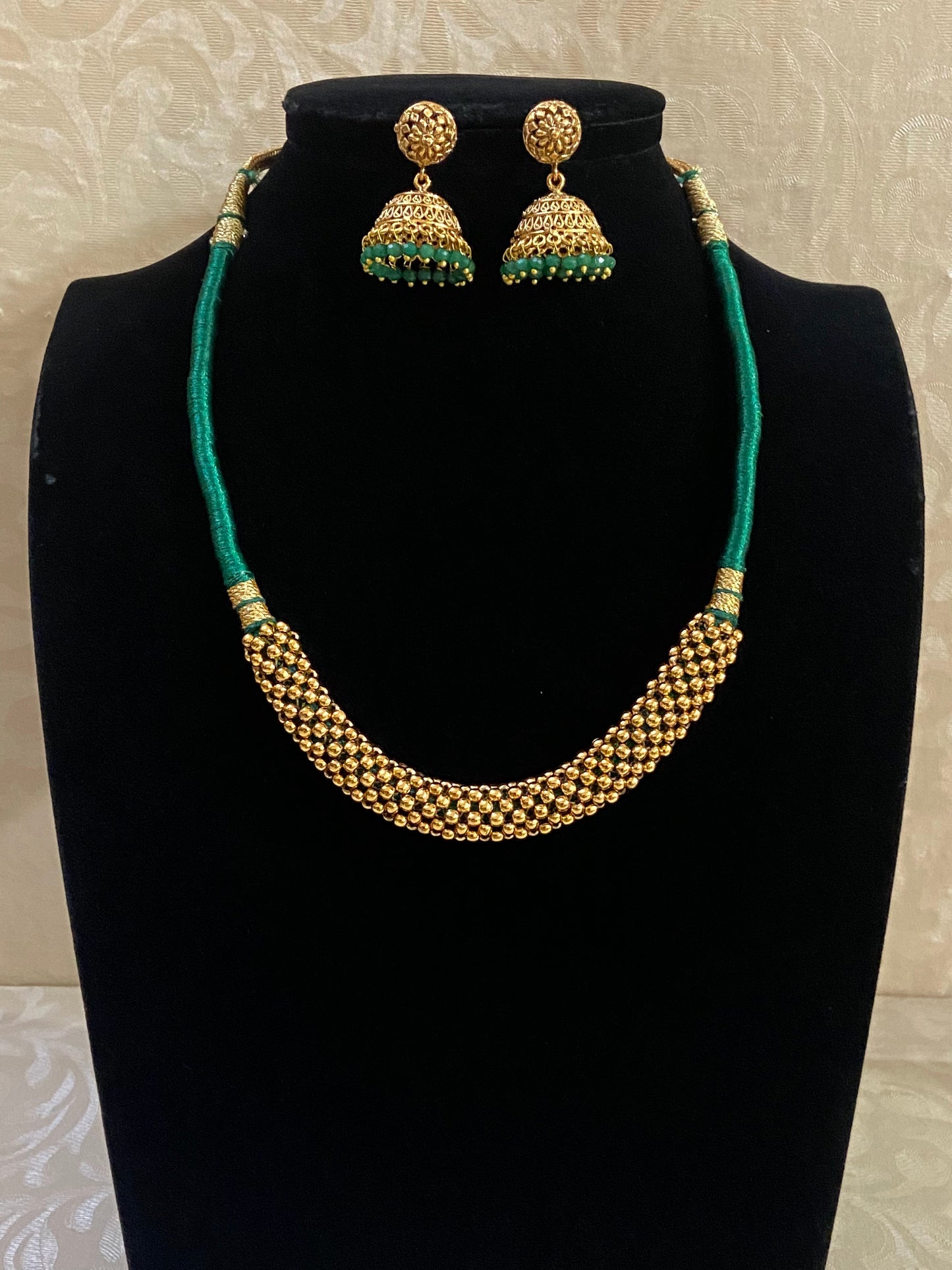 Thread necklace with earrings | stiff necklace | short necklace