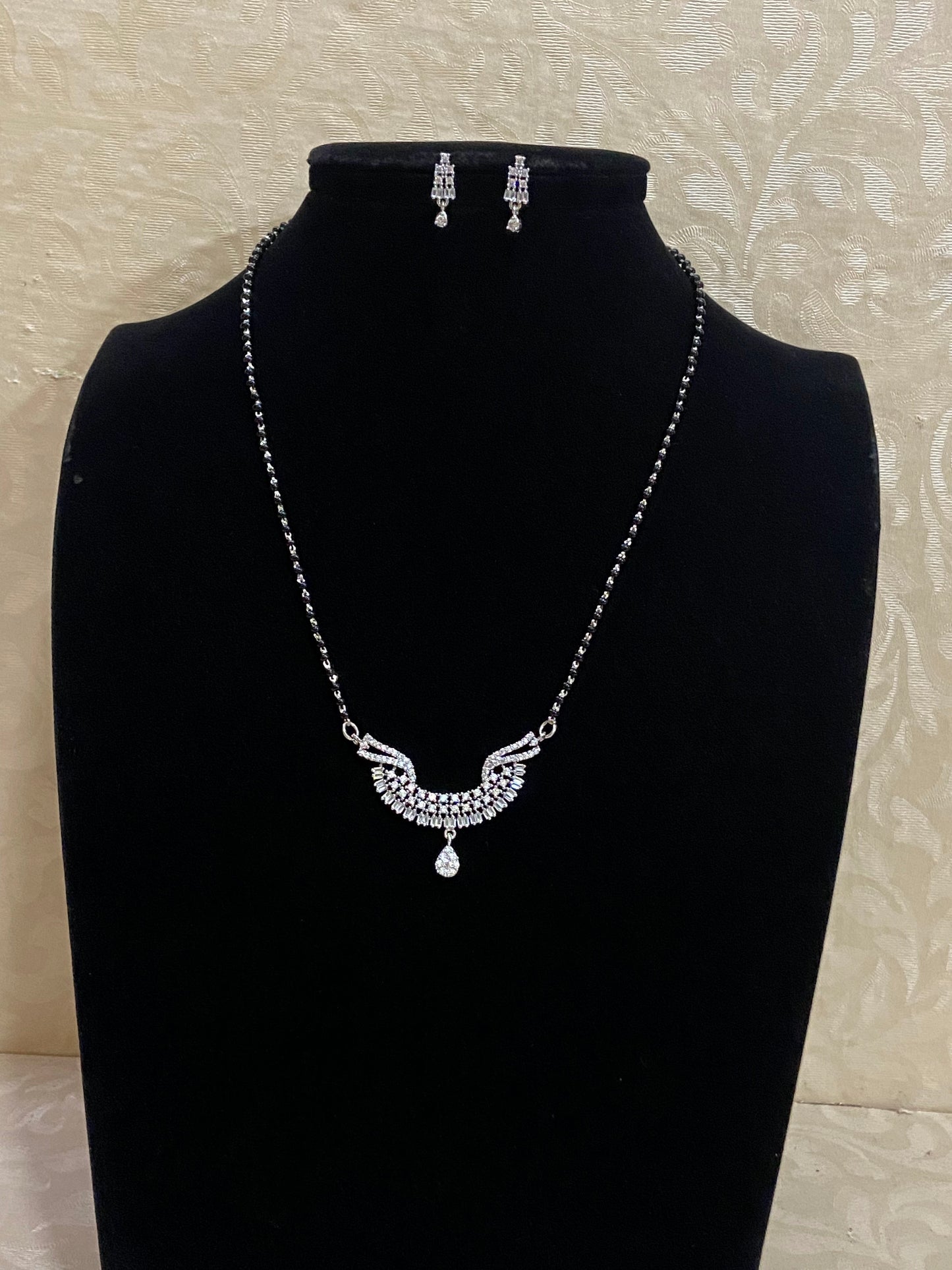 Diamond look pendant mangalsutra