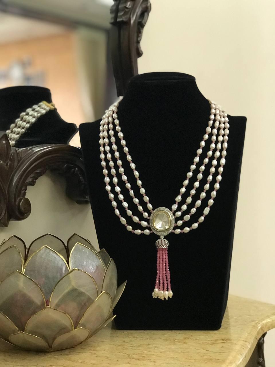 Baroque pearls exclusive necklace
